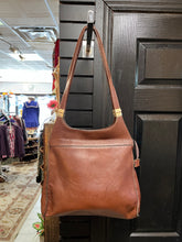 Charger l'image dans la galerie, Vintage Brown Leather Shoulder Bag