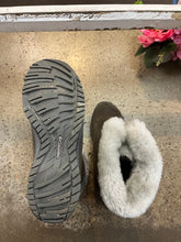 Charger l'image dans la galerie, Columbia Front Zip Winter Boots (Size 6)