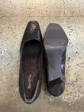 Load image into Gallery viewer, Bass & Co Faux Croc Leather Heels (Size 6.5)