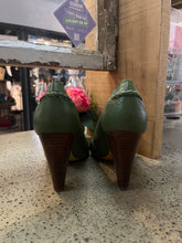 Load image into Gallery viewer, Nine West Peep Toe Green Heels (Size 10)
