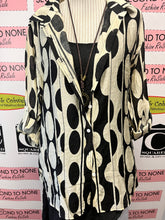 Charger l'image dans la galerie, NWT Sheer Printed Button Down (Size 2XL)