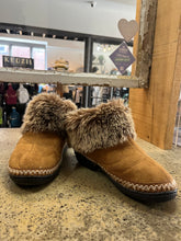 Charger l'image dans la galerie, Brown Moccasin Boots (Size 6.5-7)