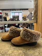 Charger l'image dans la galerie, Brown Moccasin Boots (Size 6.5-7)