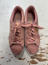 Charger l'image dans la galerie, Puma Vikky V2 Pink Suede Basketball Shoes (Size 8)