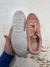 Charger l'image dans la galerie, Puma Vikky V2 Pink Suede Basketball Shoes (Size 8)