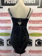Cargar imagen en el visor de la galería, Torrid Curve Sexy Black Satin Chemise (Size 00)