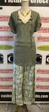 Charger l'image dans la galerie, Robert Louis Green Palm Leaf Pants (Size 2X)