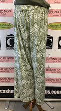 Charger l'image dans la galerie, Robert Louis Green Palm Leaf Pants (Size 2X)