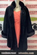 Cargar imagen en el visor de la galería, David’s Bridal Strapless Flamingo Gown (Size 22)