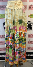 Cargar imagen en el visor de la galería, True Destinations Fun Summer Pants (Size L)