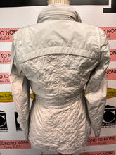 Cargar imagen en el visor de la galería, Creenstone Ivory Quilted All Season Jacket (Size S/M)