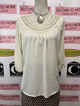 Cargar imagen en el visor de la galería, Sheer Ivory Blouse (Size L)