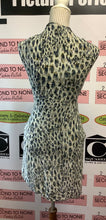 Cargar imagen en el visor de la galería, Brushstroke Print Light Shawl (One Size)