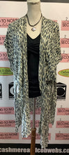 Cargar imagen en el visor de la galería, Brushstroke Print Light Shawl (One Size)