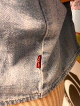 Load image into Gallery viewer, Levi’s Denim Button Down Blouse (Size XL)