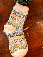 Charger l'image dans la galerie, Women's/Unisex Nordic Fairisle-Style Wool Blend Socks (5 Designs)