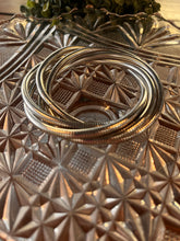 Cargar imagen en el visor de la galería, Slinky-Style Multi-Strand Bracelet (Gold & Silver)