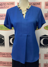 Charger l'image dans la galerie, Van Heusen Royally Pleated Top (Size M)