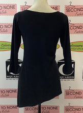 Charger l'image dans la galerie, Asymmetrical Cold Shoulder Top (Size 6)