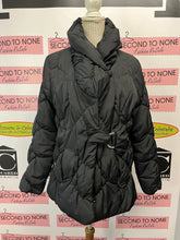 Load image into Gallery viewer, Dramatic Puffer Coat (Size M)