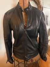 Cargar imagen en el visor de la galería, Danier Black Leather Motorcycle Bomber Jacket (Size Small)