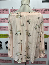 Load image into Gallery viewer, Charlie Paige Floral Top (Size L)