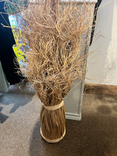 Load image into Gallery viewer, Decorative Straw Bundle