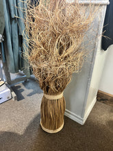 Load image into Gallery viewer, Decorative Straw Bundle