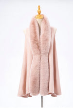 Cargar imagen en el visor de la galería, Faux Fur Trimmed Vest -One Size (RE-STOCKED & NEW COLOR ADDED)