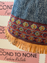 Charger l'image dans la galerie, Upcycled Vintage Wrangler Shorts (Waist 32" = L)