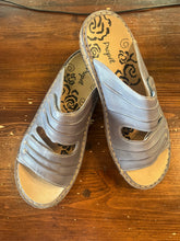 Charger l'image dans la galerie, Propet Grey Leather Velcro Sandals (Size 8.5)