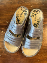 Charger l'image dans la galerie, Propet Grey Leather Velcro Sandals (Size 8.5)