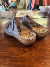 Charger l'image dans la galerie, Propet Grey Leather Velcro Sandals (Size 8.5)