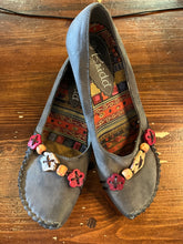 Load image into Gallery viewer, Brida Wooden Charm Accent Loafers (Size 7/EU 38)