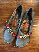 Load image into Gallery viewer, Brida Wooden Charm Accent Loafers (Size 7/EU 38)