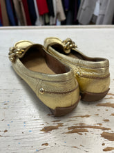 Cargar imagen en el visor de la galería, Nine West Gold Metallic Leather Driving Loafers (Size 6.5)