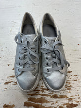 Load image into Gallery viewer, Geox Spherica Silver Sneakers (Size 10)