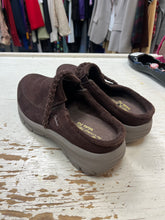 Cargar imagen en el visor de la galería, Sketchers Wide Fit Memory Foam Clog Slippers (Size 8.5)