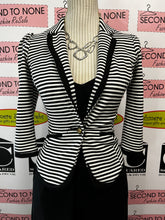 Load image into Gallery viewer, Dynamite Striped Cropped Sweater (Size XS)