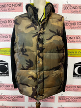 Load image into Gallery viewer, Old Navy Camo Vest (Size S)