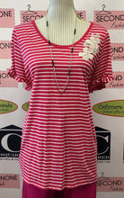 Cargar imagen en el visor de la galería, Top con adornos de flores a rayas (2X)