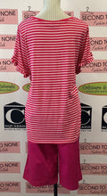 Cargar imagen en el visor de la galería, Top con adornos de flores a rayas (2X)