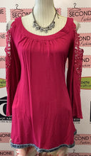 Cargar imagen en el visor de la galería, Top con hombros descubiertos y encaje Venus (M)