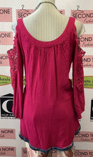 Cargar imagen en el visor de la galería, Top con hombros descubiertos y encaje Venus (M)