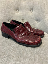 Load image into Gallery viewer, Glacée Faux Crocodile Leather Shoes (Size 8)