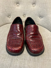 Load image into Gallery viewer, Glacée Faux Crocodile Leather Shoes (Size 8)