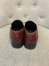 Load image into Gallery viewer, Glacée Faux Crocodile Leather Shoes (Size 8)