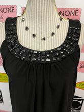 Charger l'image dans la galerie, Beaded Neck Flowy Tank (Size 1X)