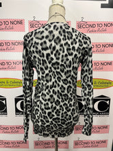 Cargar imagen en el visor de la galería, NWT Michael Kors Animal Print Top (Size S)