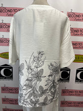 Cargar imagen en el visor de la galería, White & Black Floral Tunic Top